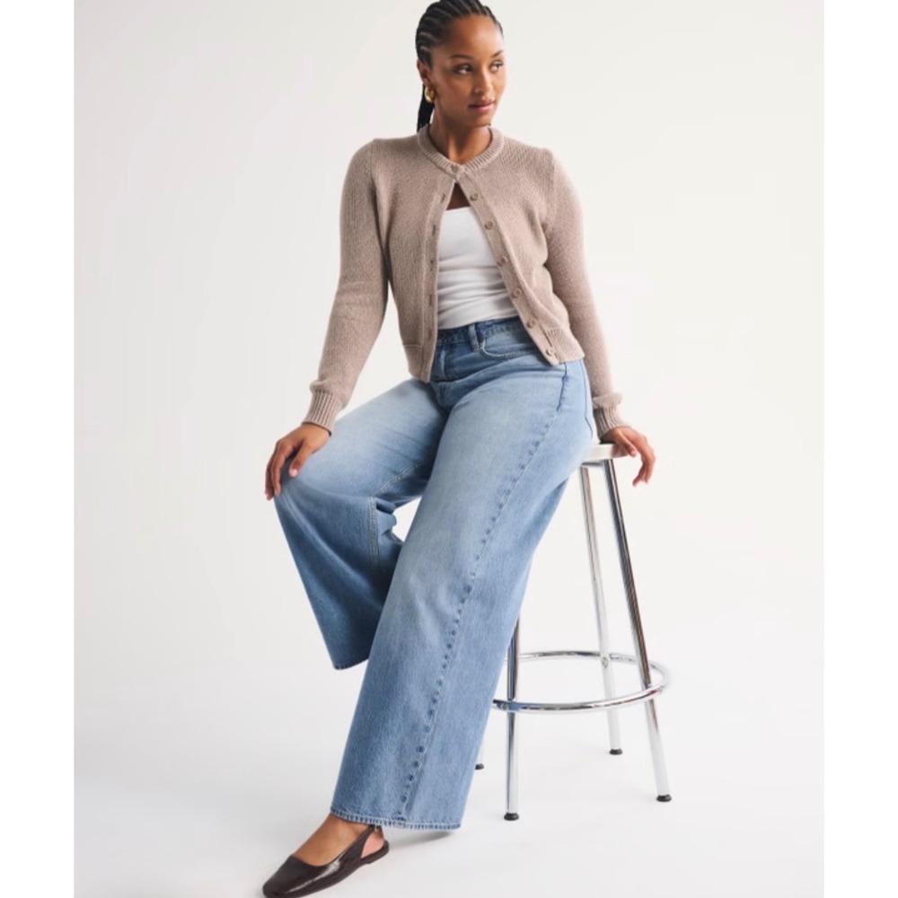 Abercrombie & Fitch Curve Love High Rise Wide Leg Jeans Light Wash Sz 33/16